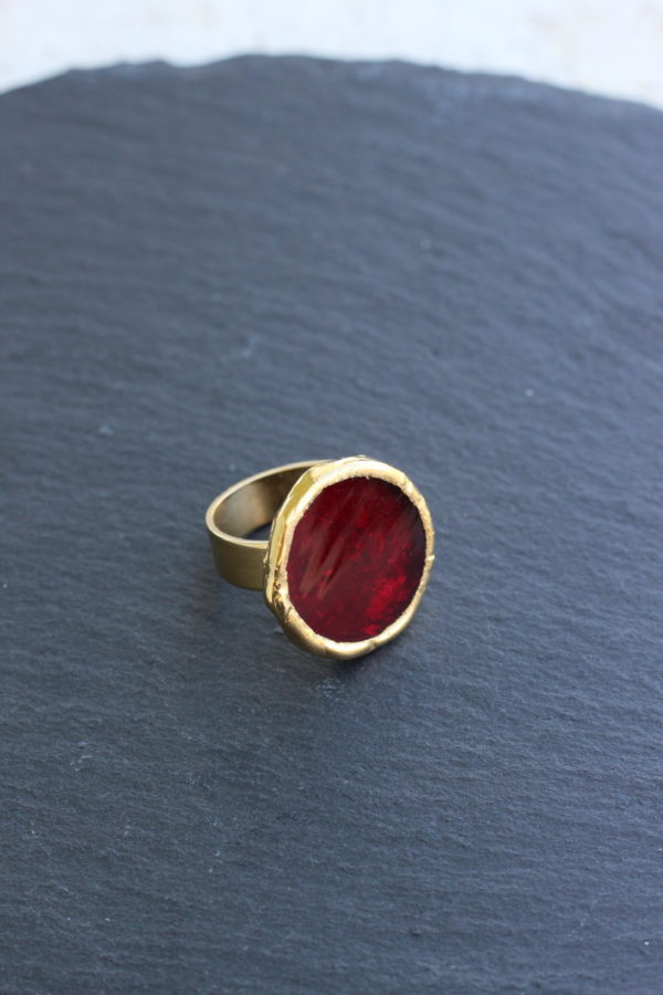 Anillo de oro rojo