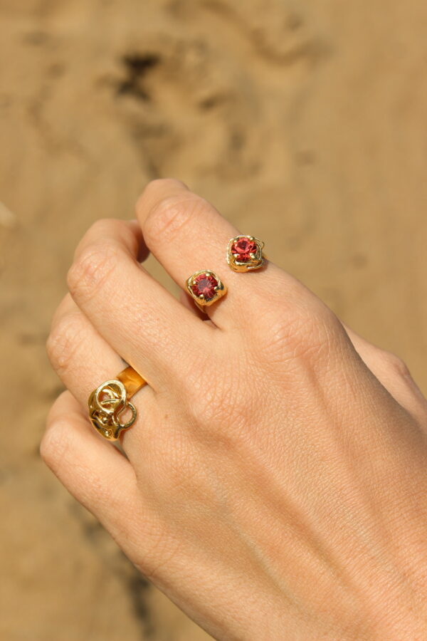 Anillo piedras rojas - Imagen 3