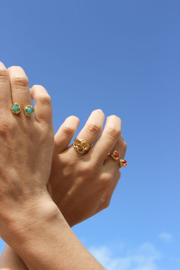 Anillo piedras rojas - Imagen 2